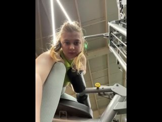 webcam girl in the gym